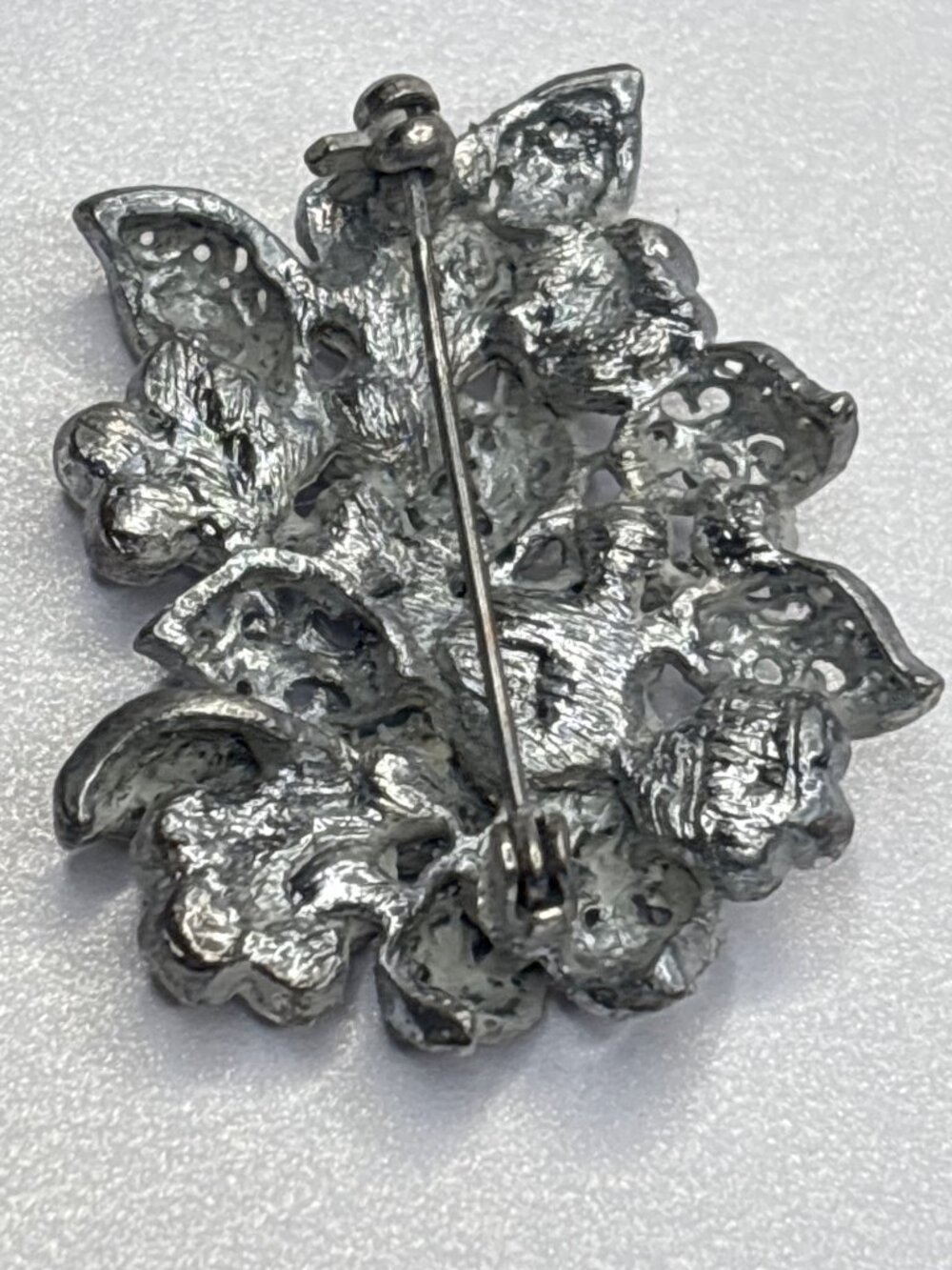 Sparkly Weiss-Style Brooch | Rhinestones, Silvertone - Picture 3 of 8